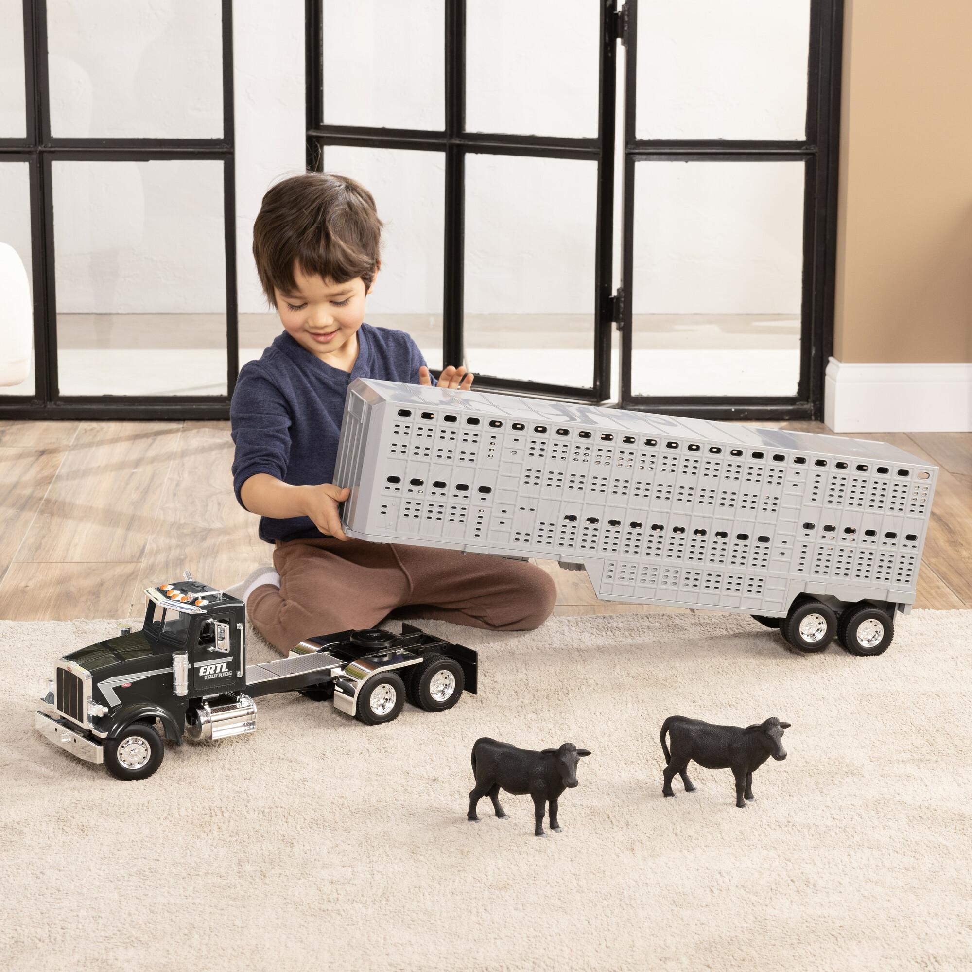1/16 Big Farm ERTL Peterbilt 367 Semi Truck with Livestock Trailer