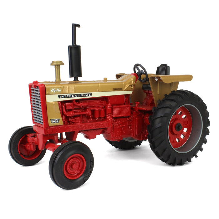 1/16 International 1026 Golden Demonstrator Tractor with Fenders