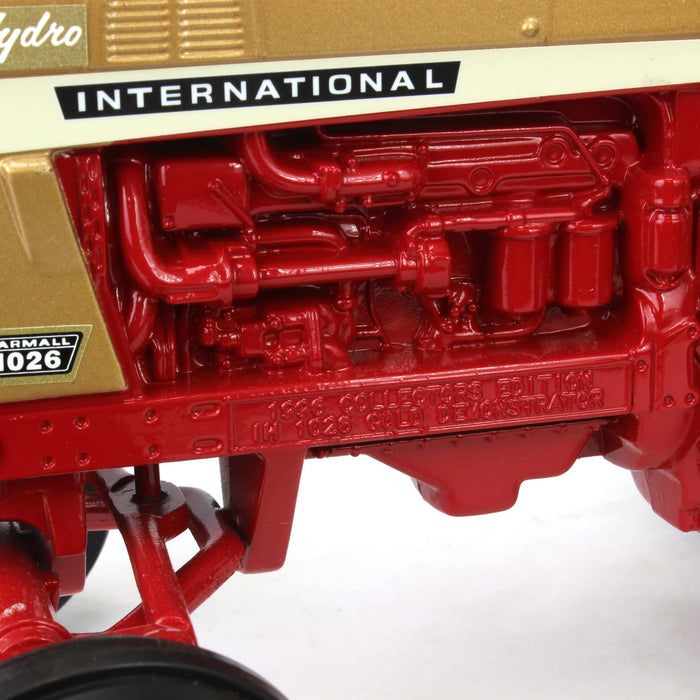 1/16 International 1026 Golden Demonstrator Tractor with Fenders