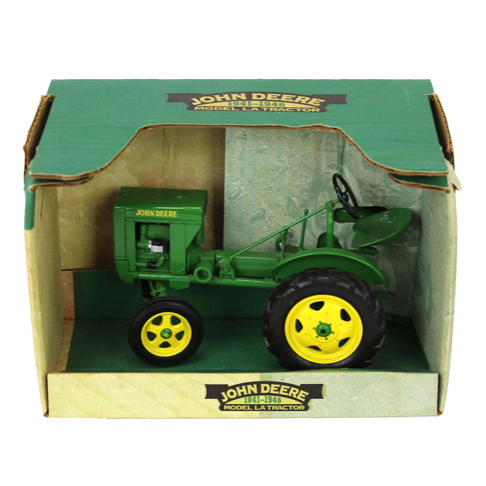 1/16 John Deere Model LA Tractor