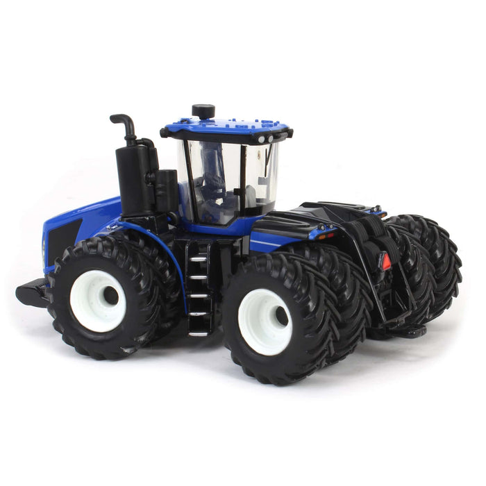 1/64 New Holland T9.700 Tractor with Ashland 2811E Scraper