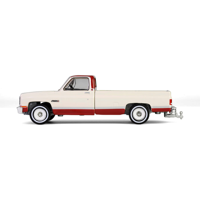 1/64 1981 GMC Sierra Classic K2500, Neutral & Dark Carmine Red Deluxe Two-Tone, Down on the Farm Series 10