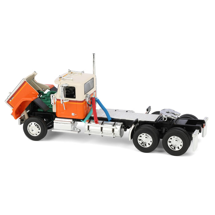 ブライアンズ•ビー　タイニーd1 1/64 Orange Chevrolet Bison Day Cab with East End Dump