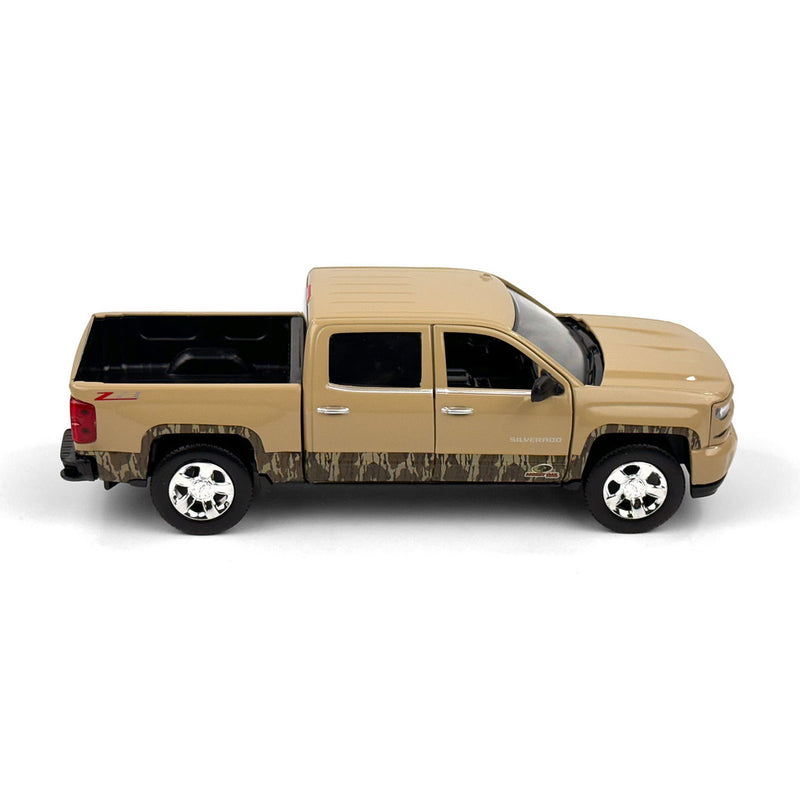 1/27 Mossy Oak 2017 Chevrolet Silverado Z71 Pickup Truck by Big Country Toys
