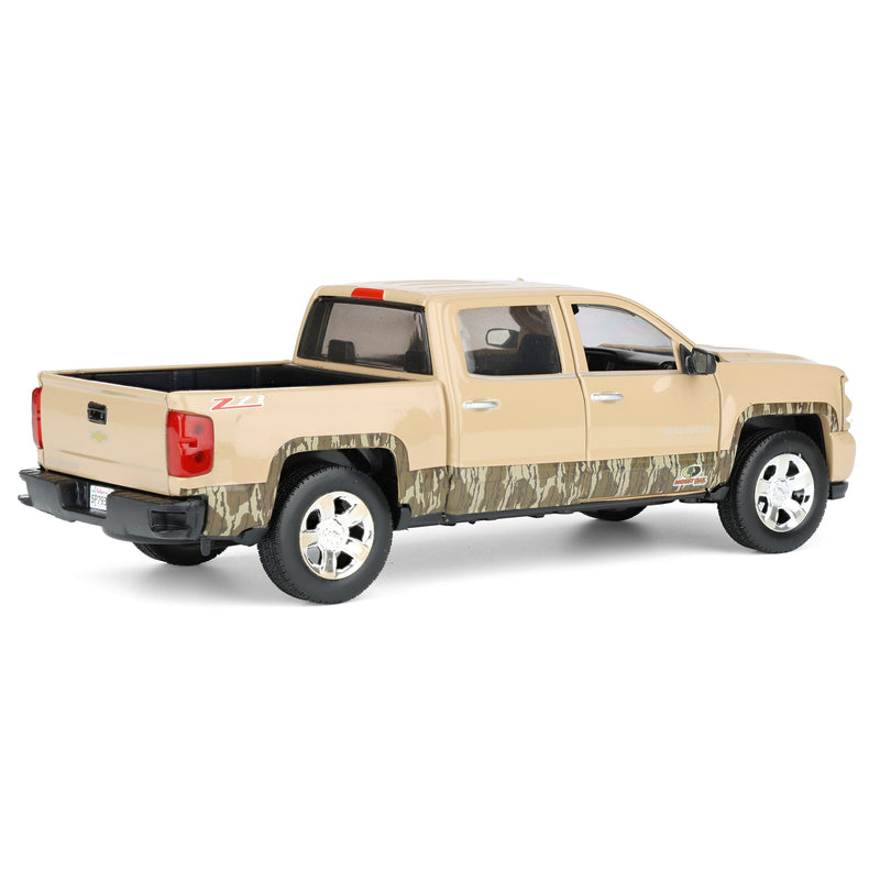 1/27 Mossy Oak 2017 Chevrolet Silverado Z71 Pickup Truck by Big Country Toys