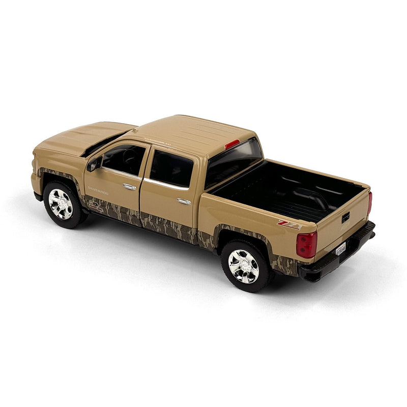 1/27 Mossy Oak 2017 Chevrolet Silverado Z71 Pickup Truck by Big Country Toys