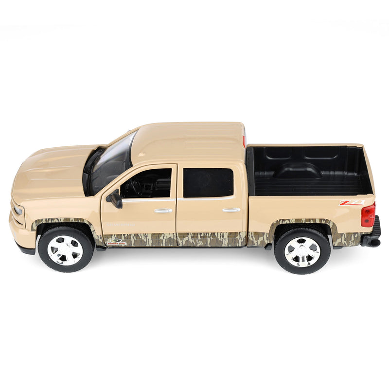 1/27 Mossy Oak 2017 Chevrolet Silverado Z71 Pickup Truck by Big Country Toys