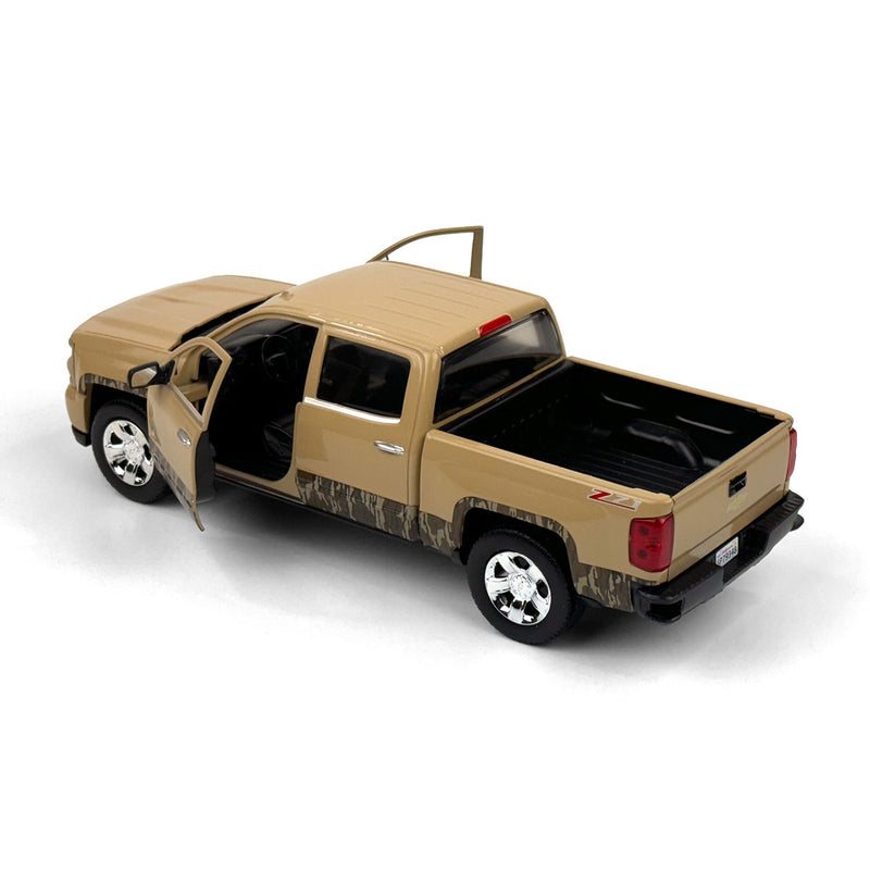 1/27 Mossy Oak 2017 Chevrolet Silverado Z71 Pickup Truck by Big Country Toys