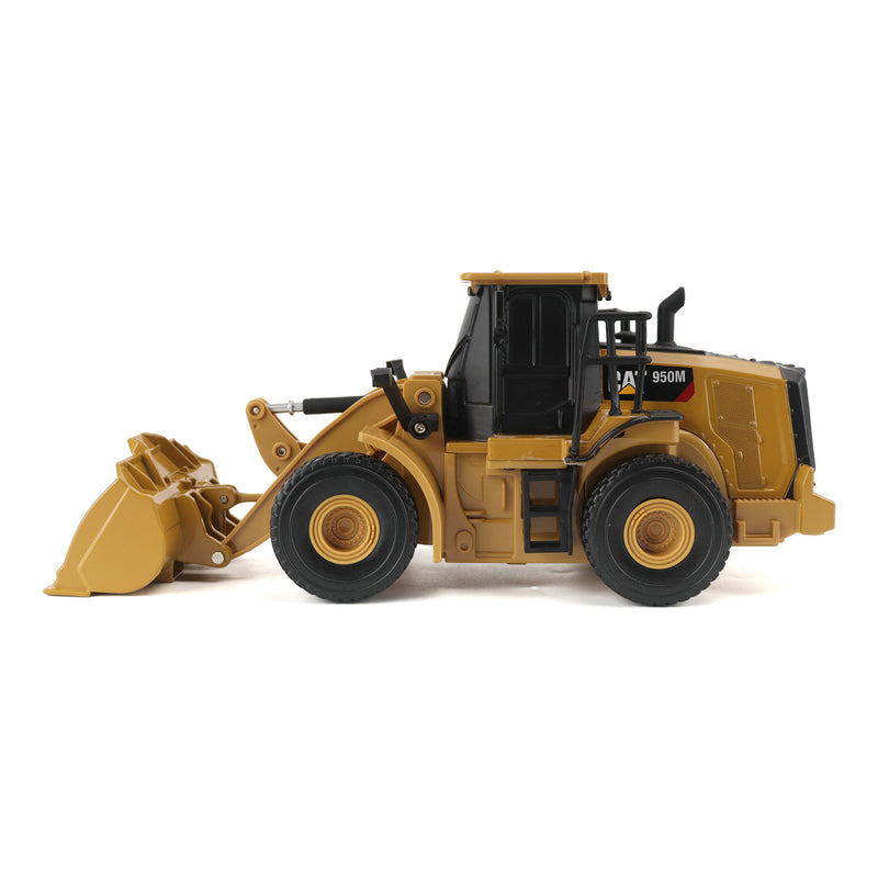 1/32 Caterpillar 950M Wheel Loader, Diecast Masters Earth Mover Playset