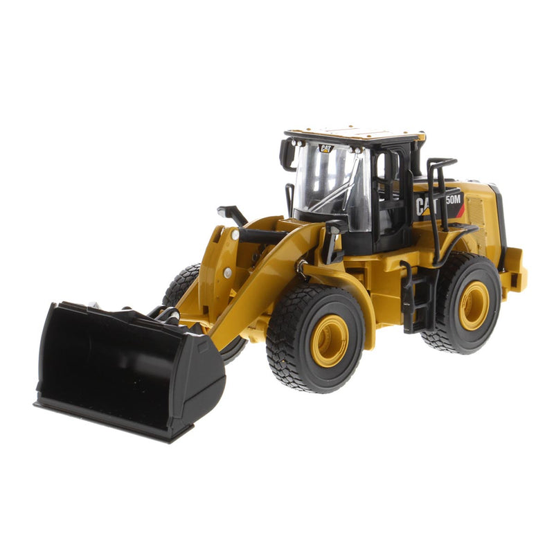 (B&D) 1/64 Caterpillar 950M Wheel Loader with Log Fork, Bucket & 2 Log Poles, Diecast Masters Play & Collect - Damaged Item