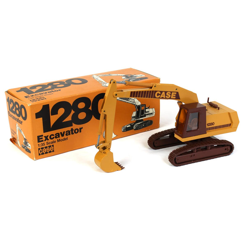 1/35 Case 1280 Excavator by Conrad