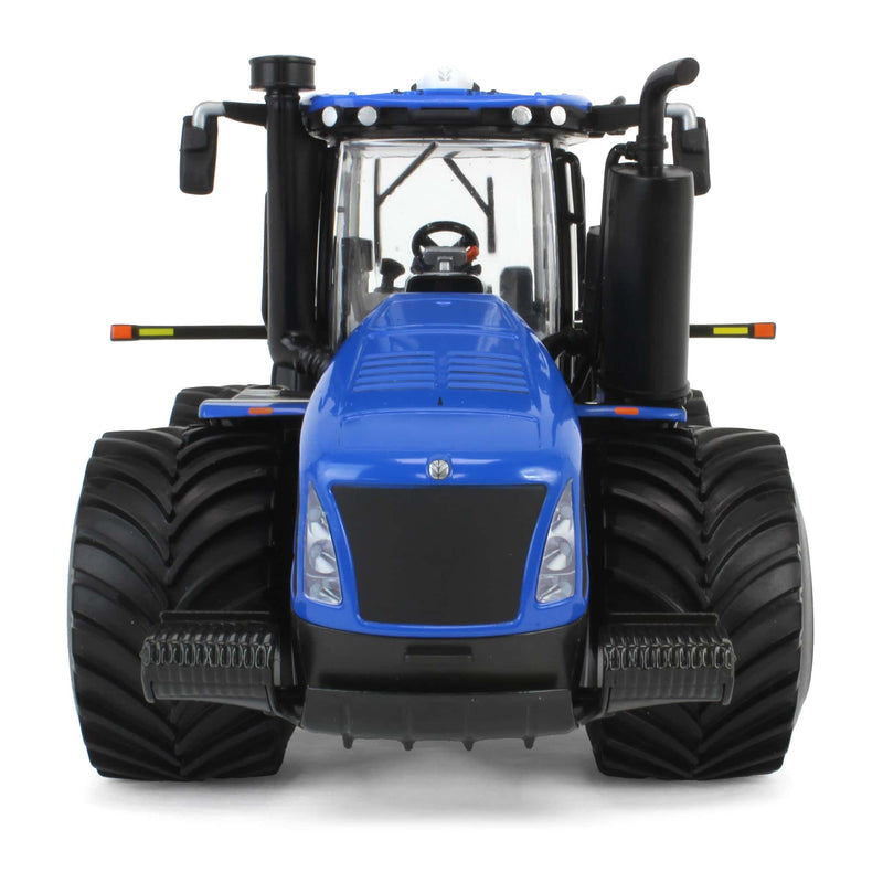 (B&D) - 1/32 New Holland T9.700 with LSW Tires, ERTL Prestige Collection - Damaged Box