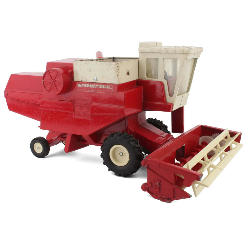 International Hydrostatic Combine with Grain Head by ERTL