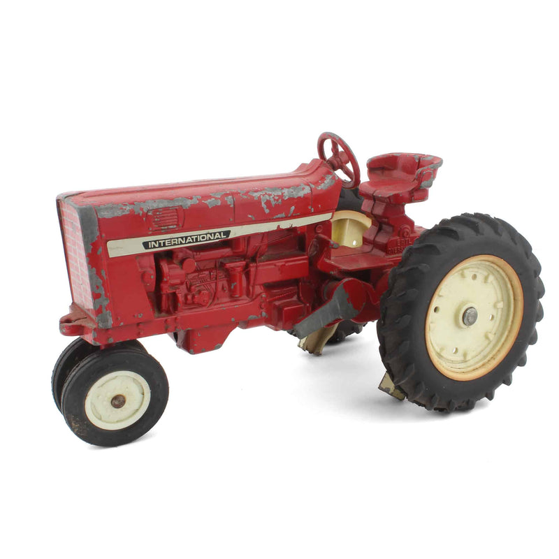 (B&D) 1/16 International Tractor with Broken Loader by ERTL - Damaged Item, LOOSE