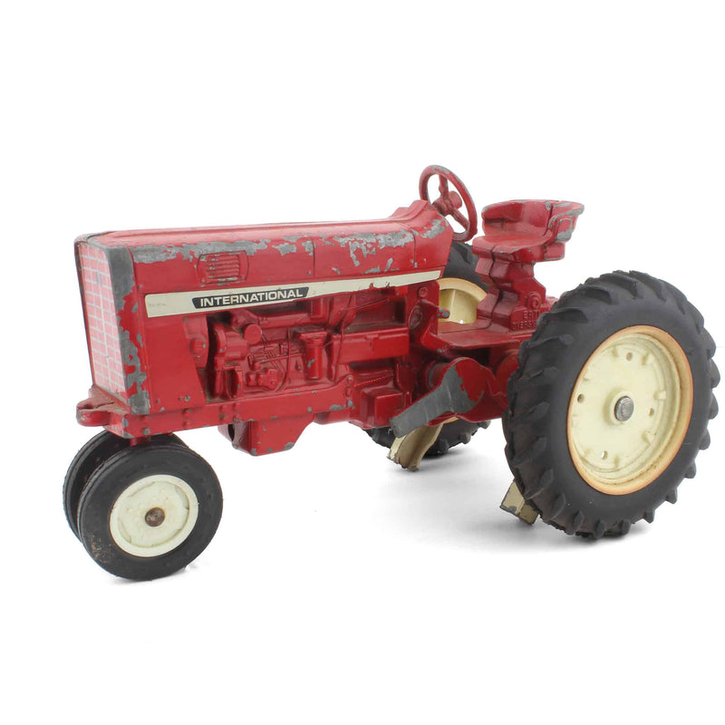 (B&D) 1/16 International Tractor with Broken Loader by ERTL - Damaged Item, LOOSE