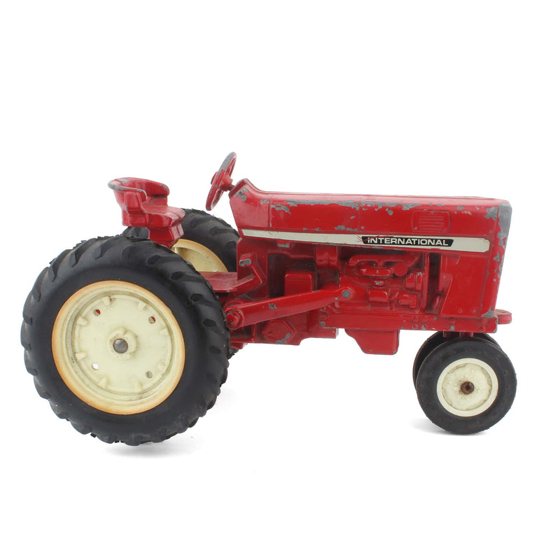 (B&D) 1/16 International Tractor with Broken Loader by ERTL - Damaged Item, LOOSE