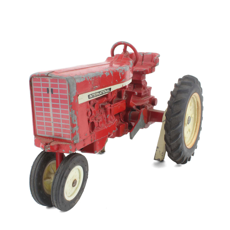 (B&D) 1/16 International Tractor with Broken Loader by ERTL - Damaged Item, LOOSE