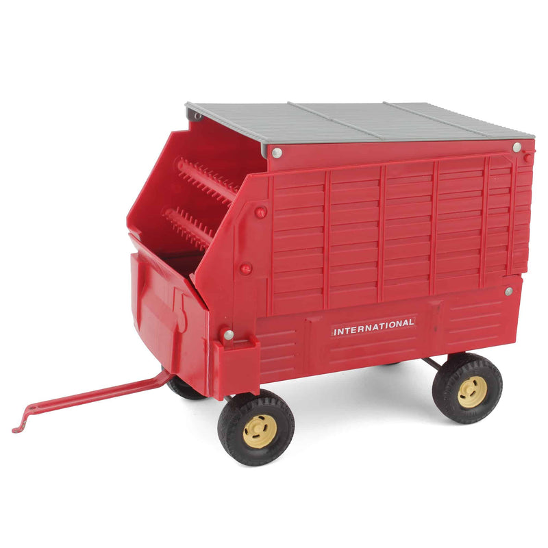 1/16 International Harvester Forage Wagon by ERTL - LOOSE