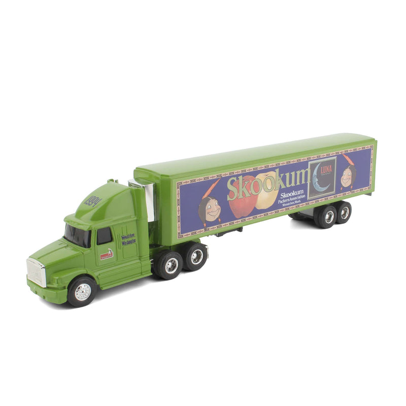 1/64 White GMC Integral Sleeper & Trailer, Skookum Apple Washington deco by ERTL