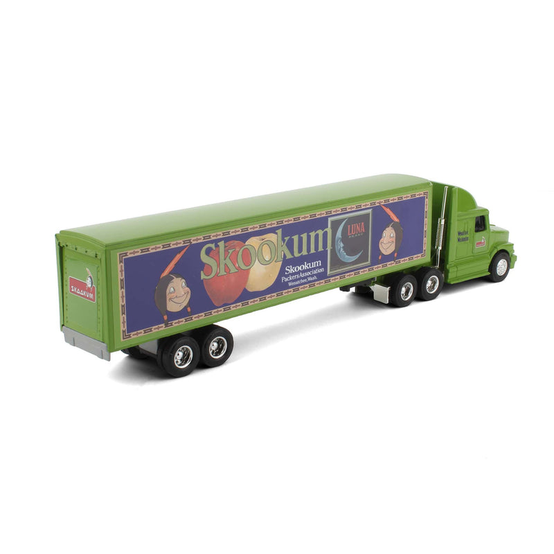 1/64 White GMC Integral Sleeper & Trailer, Skookum Apple Washington deco by ERTL