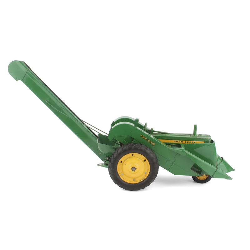 1/16 John Deere 60 Tractor and Steel Corn Picker by ESKA from the Late 1950s to Early 1960s - LOOSE