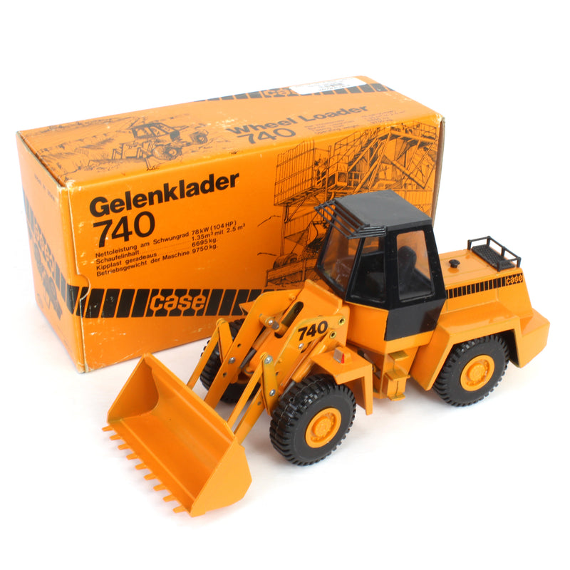 (B&D) 1/35 Case 740 Wheel Loader by Nacoral - Damaged Item