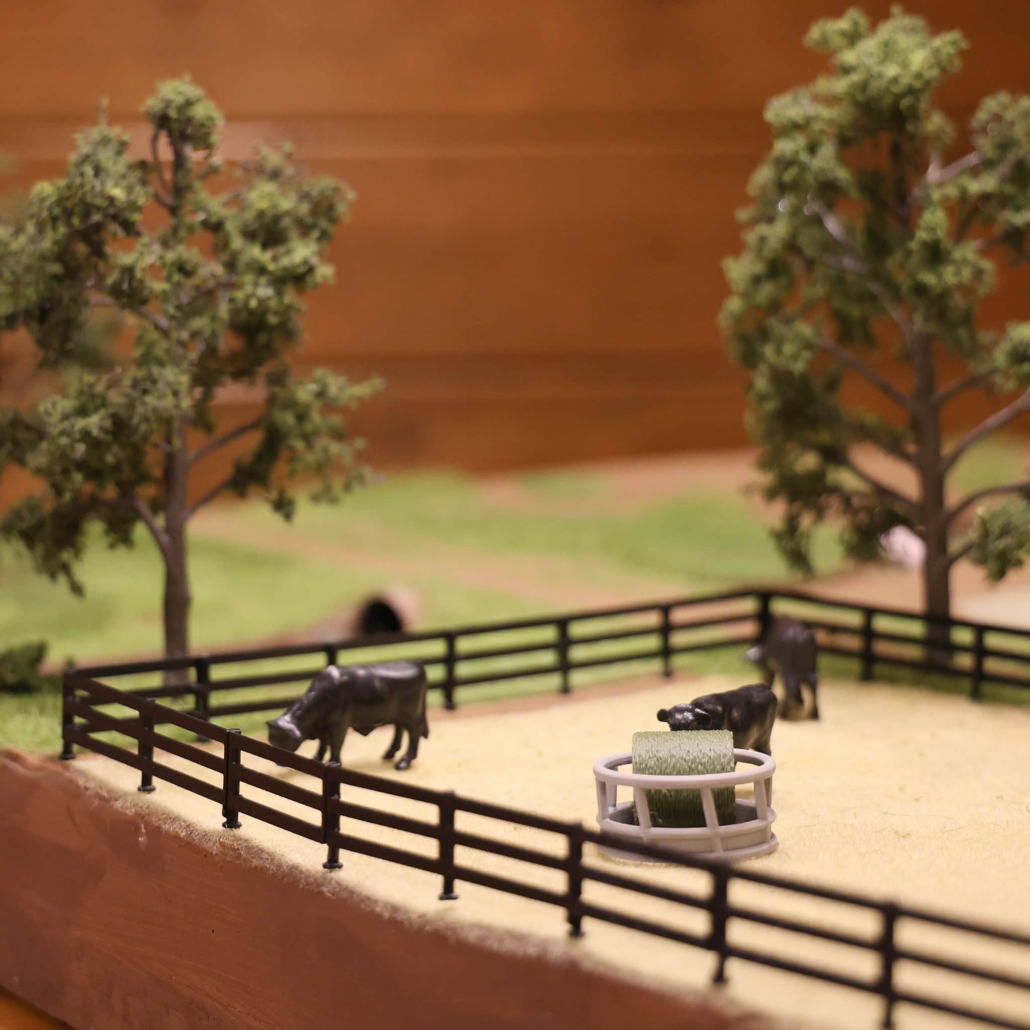 新品FENCE OF DEFENSE REUNITED&STARTINGOVER 1/64 Black-Painted Look Fencing 6-Pack with Gate by REVD Toys, 3D