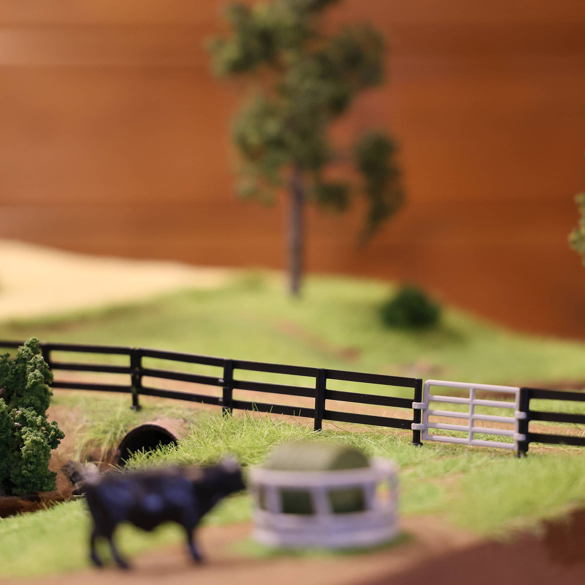 1/64 Black-Painted Look Fencing 6-Pack with Gate by REVD Toys, 3D