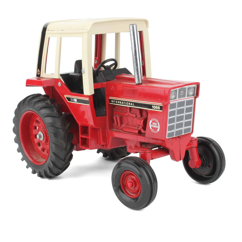 1/16 Customized International Harvester 1086 Tractor by ERTL