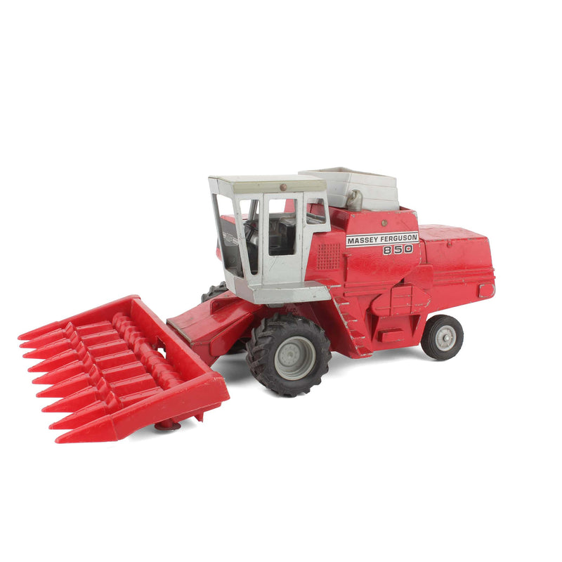 (B&D) 1/16 Massey Ferguson 850 Combine with Corn Head only, by ERTL - Damaged Item