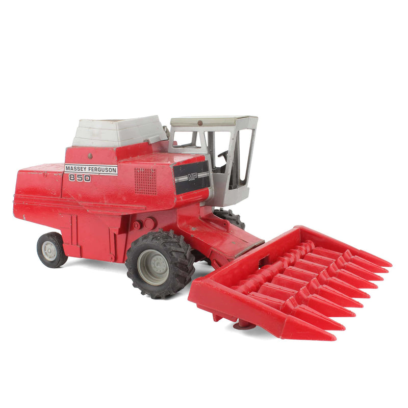 (B&D) 1/16 Massey Ferguson 850 Combine with Corn Head only, by ERTL - Damaged Item