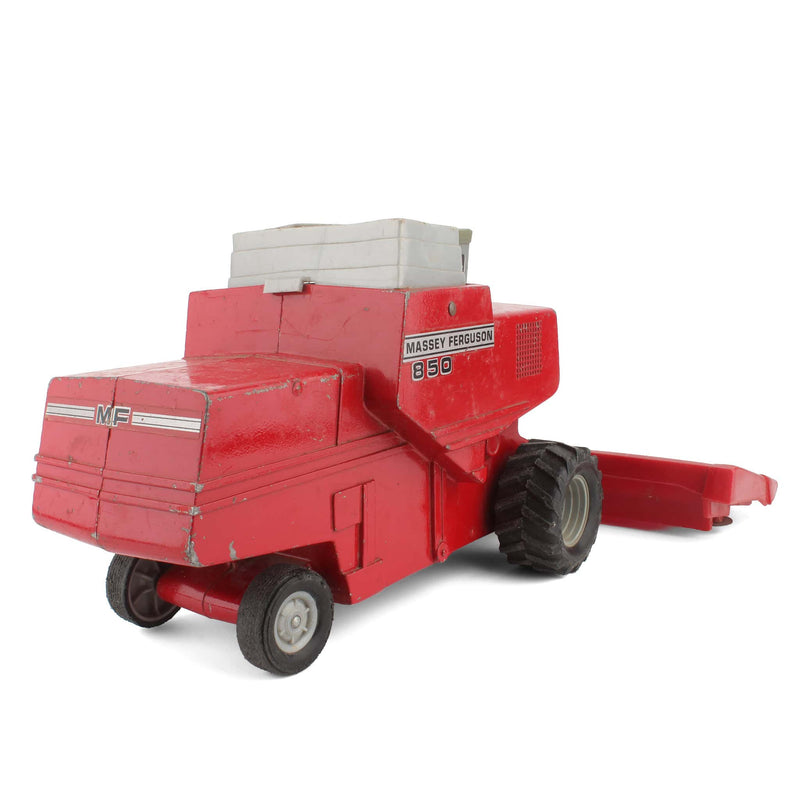 (B&D) 1/16 Massey Ferguson 850 Combine with Corn Head only, by ERTL - Damaged Item