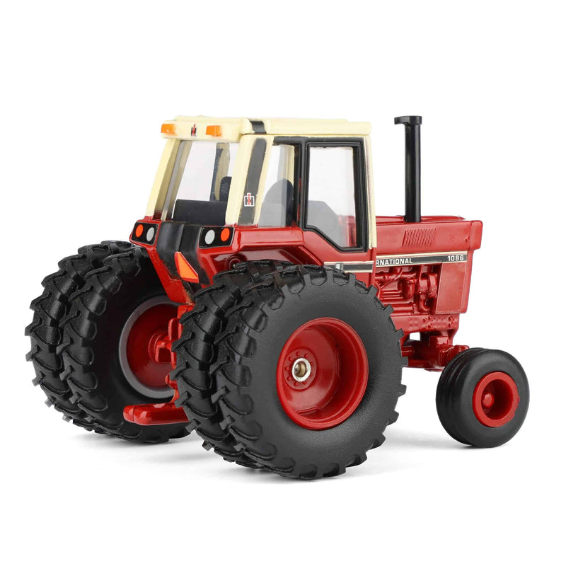 1/64 International 1086 with Duals, 2015 National Farm Toy Museum