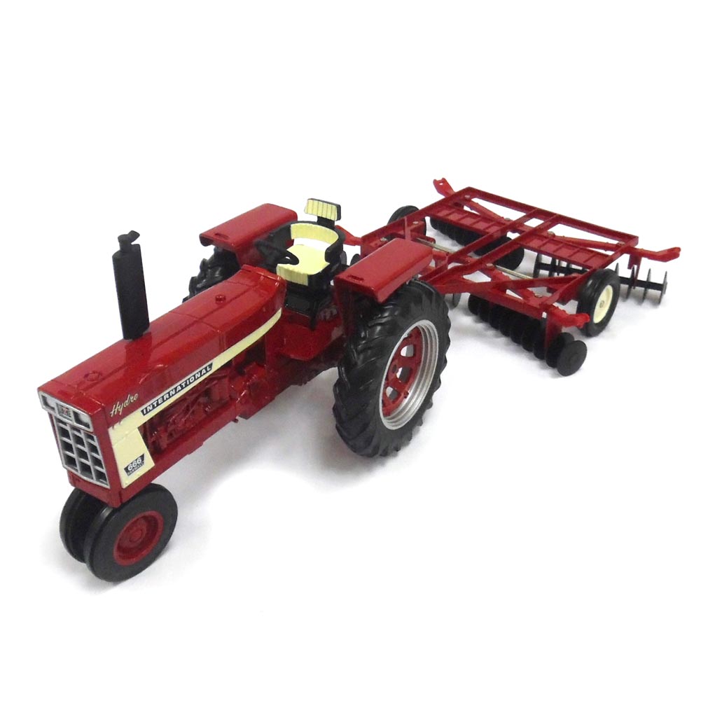 1/16 International Harvester 666 Tractor with Disc Harrow by ERTL