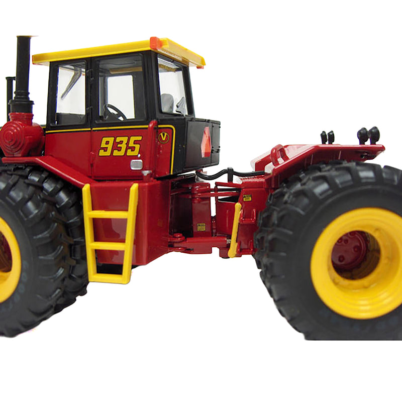 1/32 Versatile 935 Tractor with Duals by ERTL, 2011 National Farm Toy Show