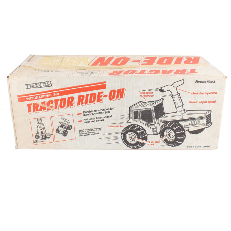 International Harvester 2+2 Ride On Tractor by ERTL