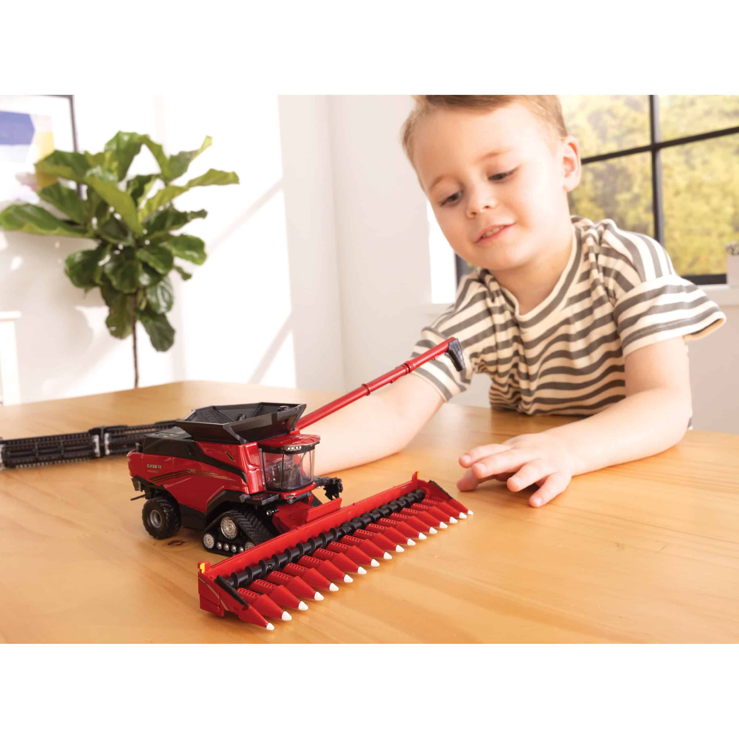 1/64 Case IH Axial-Flow AF11 Combine with Tracks, Draper Head