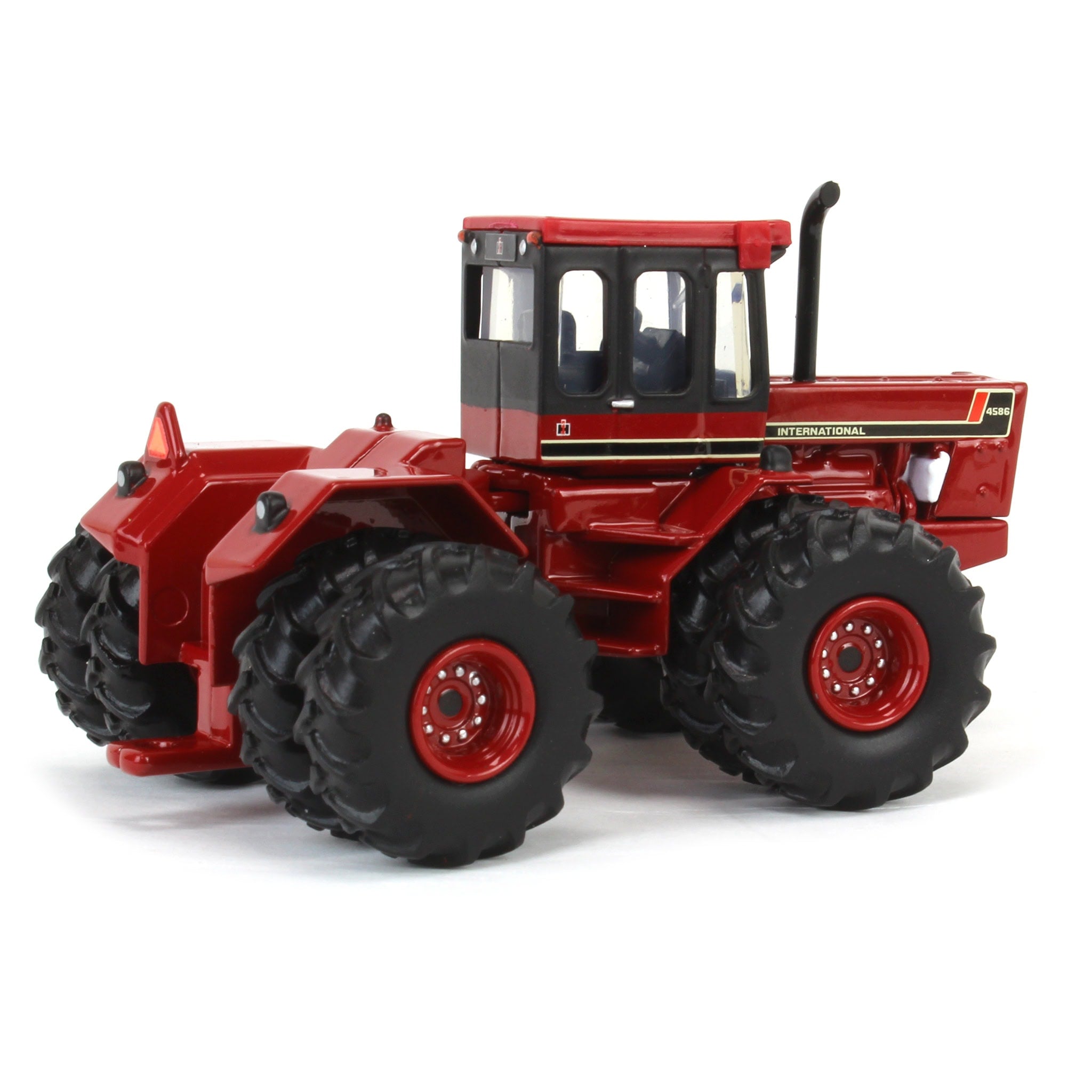 1/64 International Harvester 4586 Tractor with Front & Rear Duals