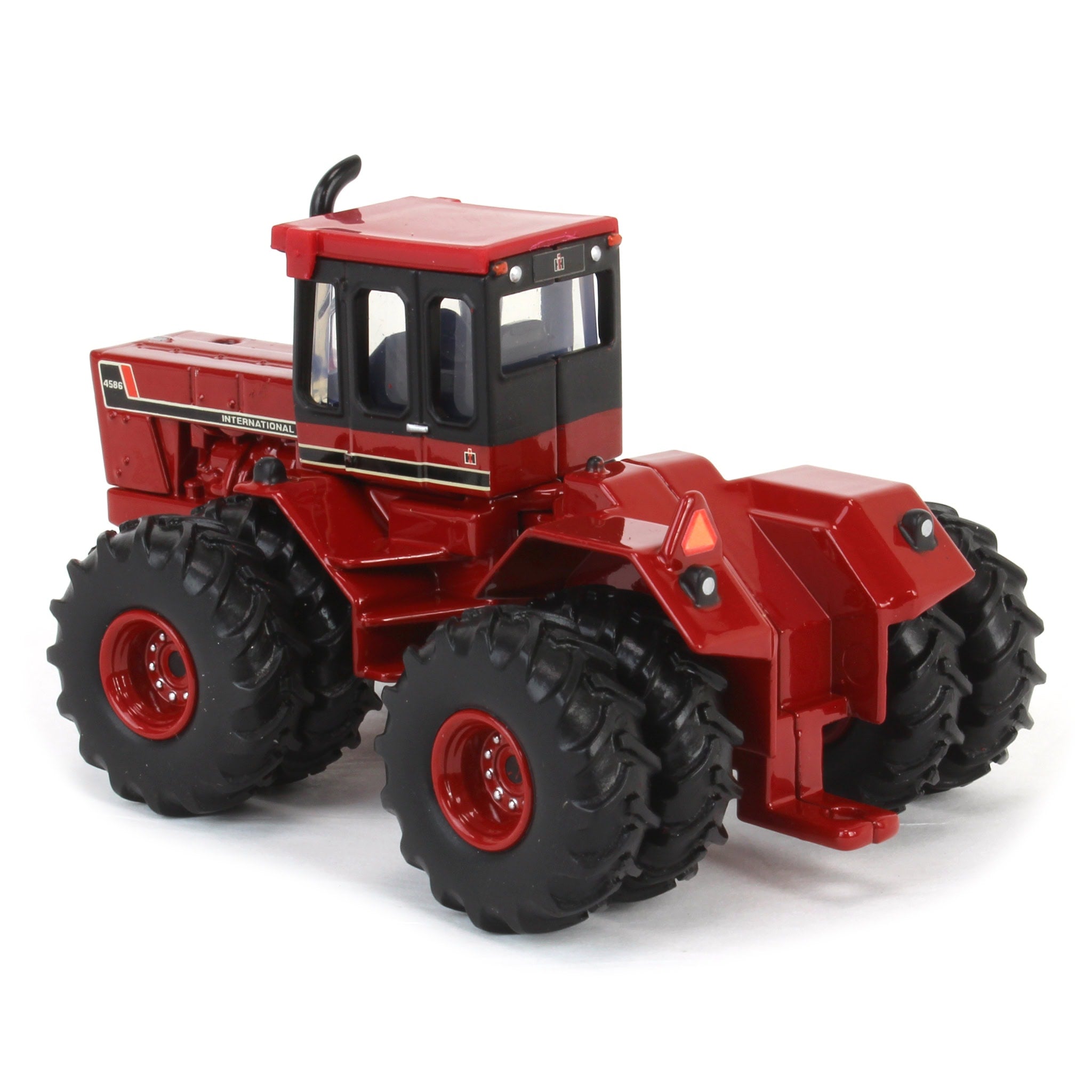 1/64 International Harvester 4586 Tractor with Front & Rear Duals