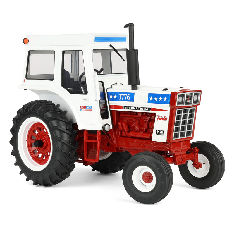 (B&D) 1/16 International Harvester 1476 Stars & Stripes 1776 Tractor by ERTL, USA 250 - Damaged Box