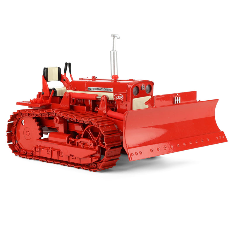 1/16 IH TD-340 Bullgrader with Blade by ERTL, 1999 Summer Farm Toy Show