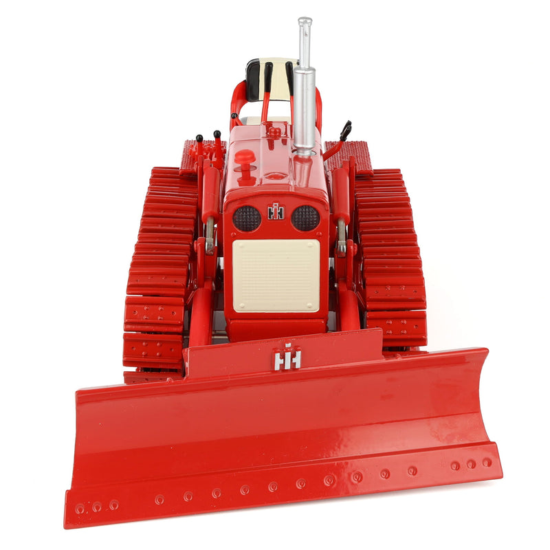 1/16 IH TD-340 Bullgrader with Blade by ERTL, 1999 Summer Farm Toy Show