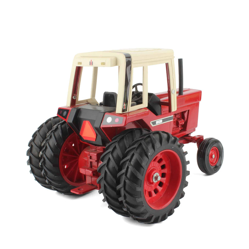 (B&D) 1/16 International Harvester 1586 Cab with Duals by ERTL - Loose, No Box