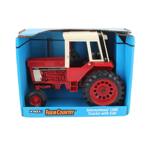 1/16 International Harvester 1586 Tractor with Cab & Singles by