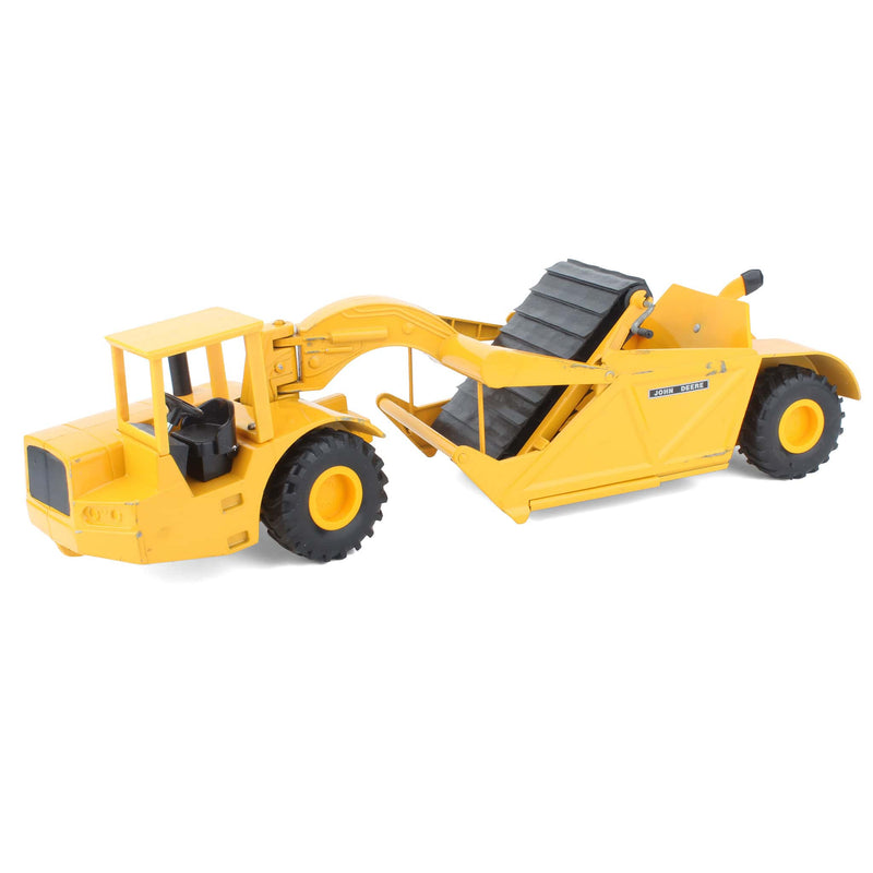 1/16 John Deere Pan Scraper Made in 1970s - LOOSE