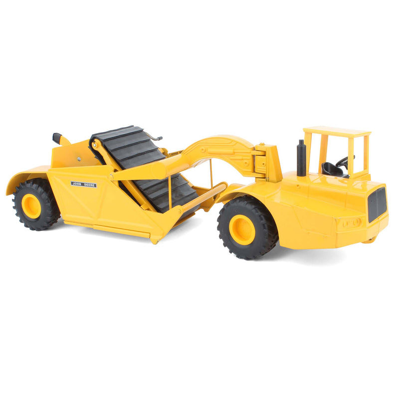 1/16 John Deere Pan Scraper Made in 1970s - LOOSE