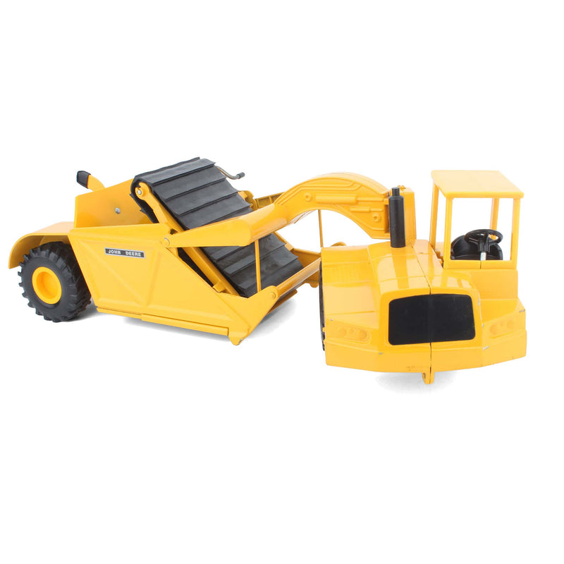 1/16 John Deere Pan Scraper Made in 1970s - LOOSE