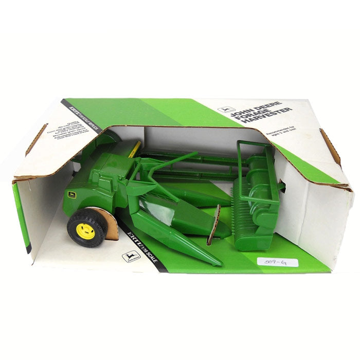 1/16 John Deere Forage Harvester with Green Heads & Spout
