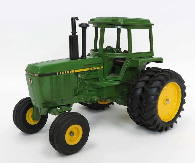 (B&D) 1/16 John Deere 4450 Tractor (No Model #) with Rear Duals - Loose, No Box