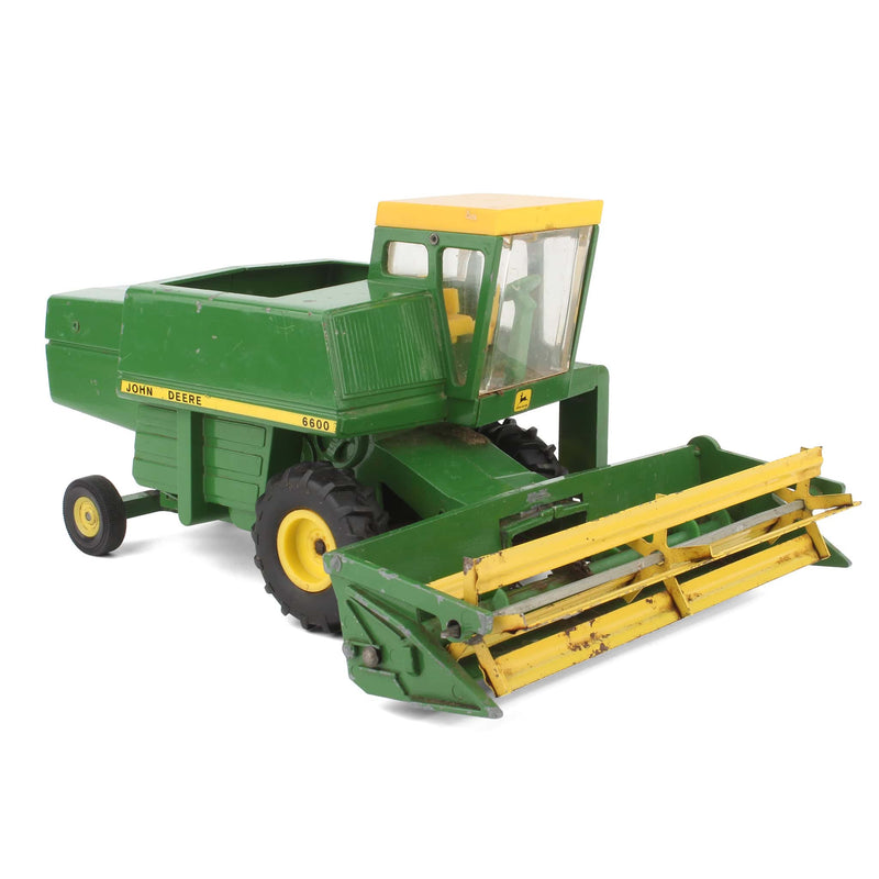 1/24 John Deere 6600 Combine with Metal Reel, Made in 1960s by ERTL